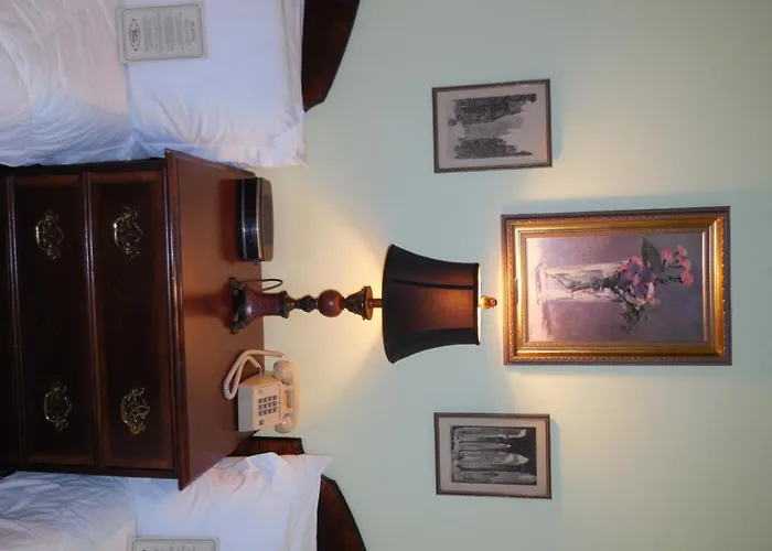 Hotel near College: Higher Ground Hotel